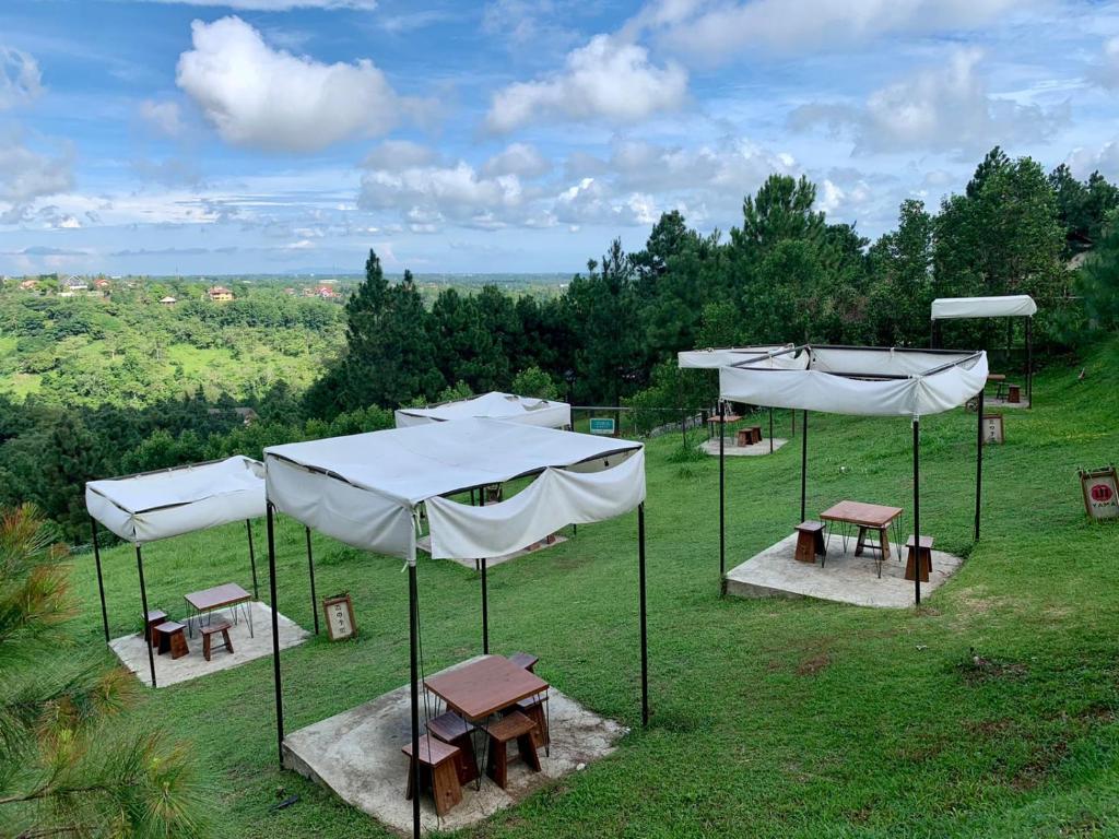 Zahrada ubytování Alpine Villas Greens Staycation at Crosswinds Tagaytay