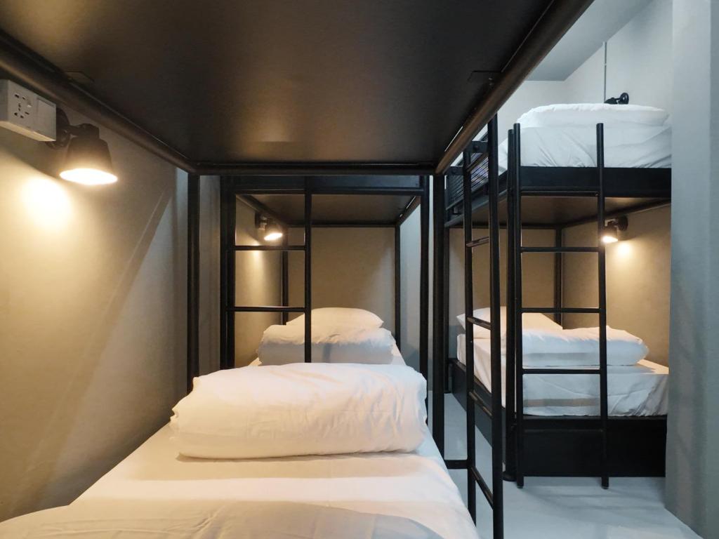 Rucksack Inn Premium Melaka - 6 Yataklı Karma Yatakhane Odası