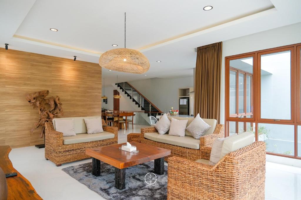 Χώρος καθιστικού στο Asmaya Hill View Villa 7 bedrooms with a private swimming pool