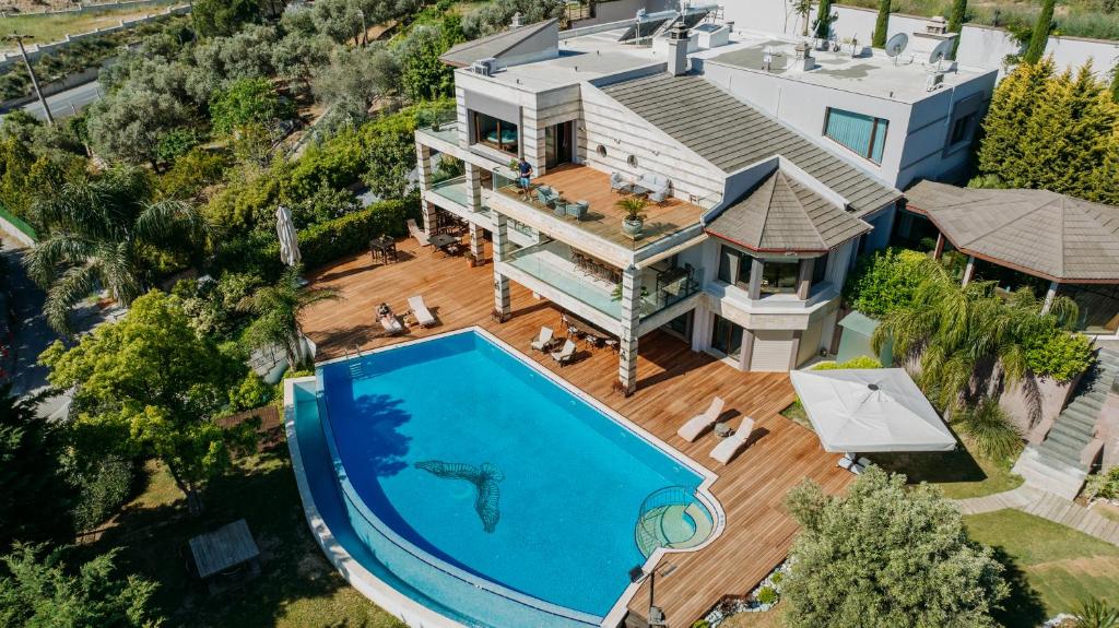 The swimming pool at or close to Doors Urla Hotel & Bungalows