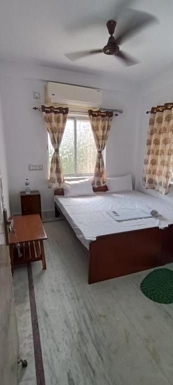 Postel nebo postele na pokoji v ubytování Regencyy Guest House