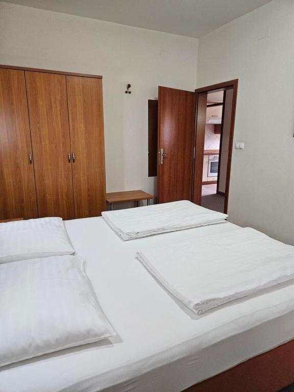 Postel nebo postele na pokoji v ubytování Dežman Apartments & Rooms