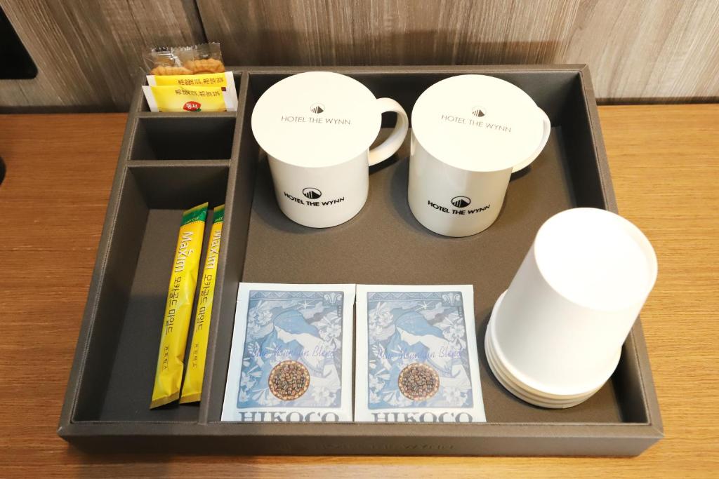 Příslušenství pro přípravu čaje a kávy v ubytování Hotel The Wynn