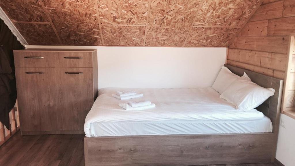 Postel nebo postele na pokoji v ubytování Kokhta Villa In Bakuriani