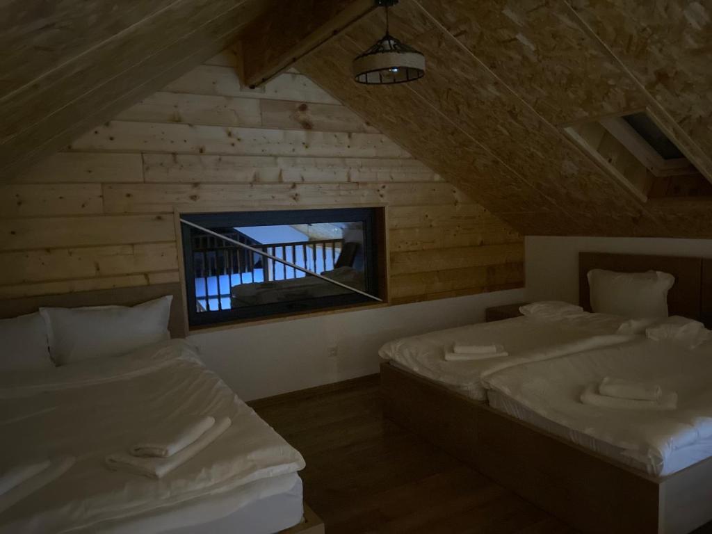 Postel nebo postele na pokoji v ubytování Kokhta Villa In Bakuriani