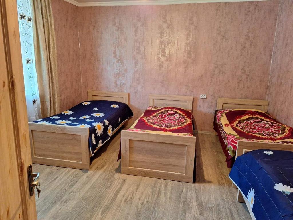 Postel nebo postele na pokoji v ubytování Guest House Gvidani