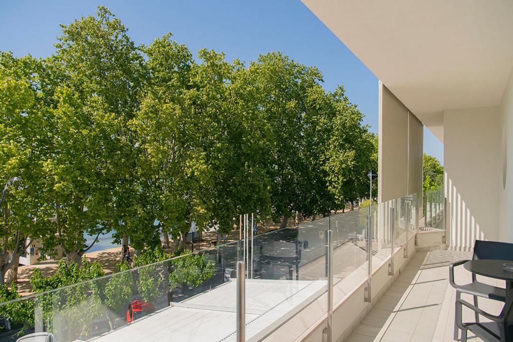 Balkón nebo terasa v ubytování APARTAMENTS LA CARPA