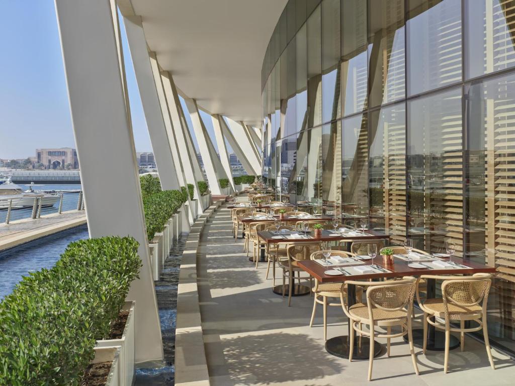 Restaurace v ubytování The Abu Dhabi EDITION