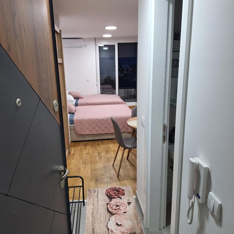 Postel nebo postele na pokoji v ubytování Studio apartman Delight Vrnjačka banja