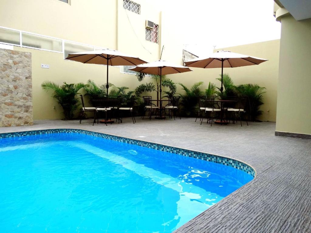Bazén v ubytování Hotel Marvento Suites nebo v jeho okolí