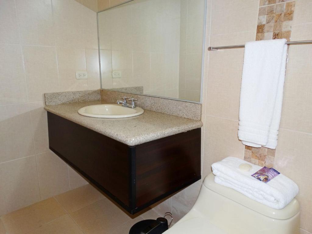 Koupelna v ubytování Hotel Marvento Suites