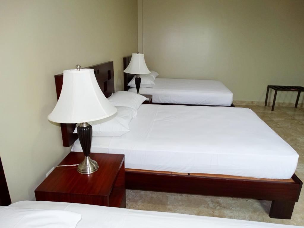 Postel nebo postele na pokoji v ubytování Hotel Marvento Suites