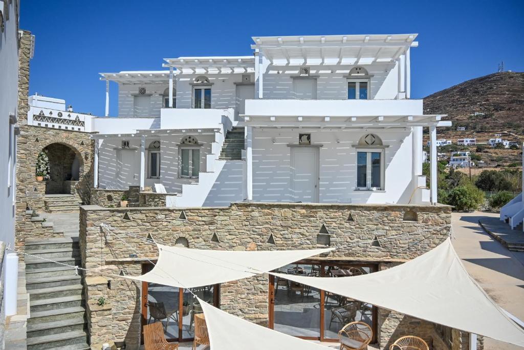 Nespecifikovaný výhled na hory nebo výhled na hory při pohledu z hotelu