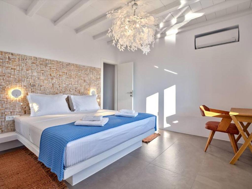 Posteľ alebo postele v izbe v ubytovaní La Vitalite Luxury Villa Mer in Paros