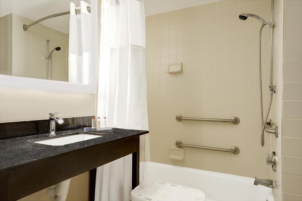 Wingate by Wyndham Fargo photo