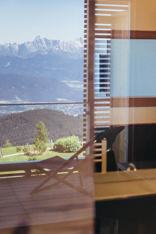 Nespecifikovaný výhled na hory nebo výhled na hory při pohledu z hotelu