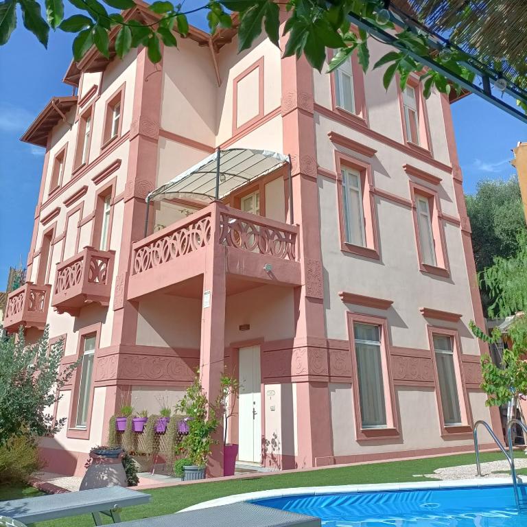 Maison Belle Époque & suites with pool