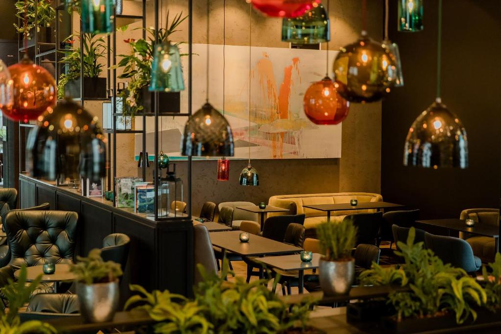 Motel One Köln-Neumarkt - Resim 6