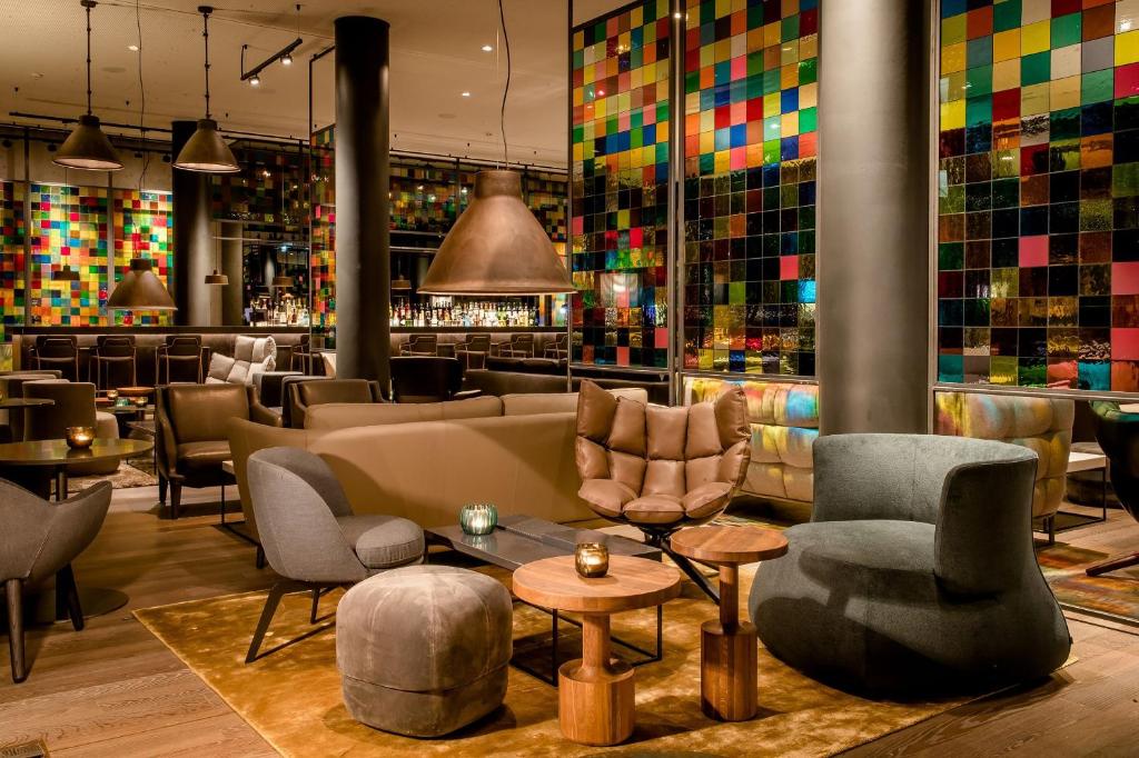 Motel One Köln-Neumarkt - Resim 7