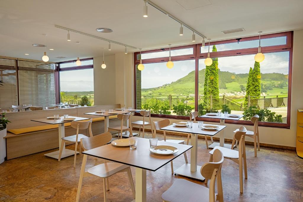 Nespecifikovaný výhled na hory nebo výhled na hory při pohledu z aparthotelu
