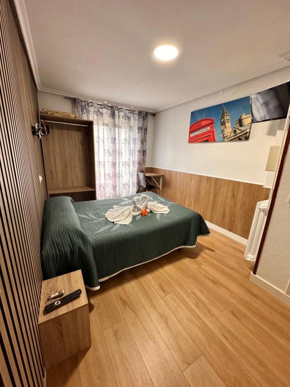 Postel nebo postele na pokoji v ubytování Hostal Rober