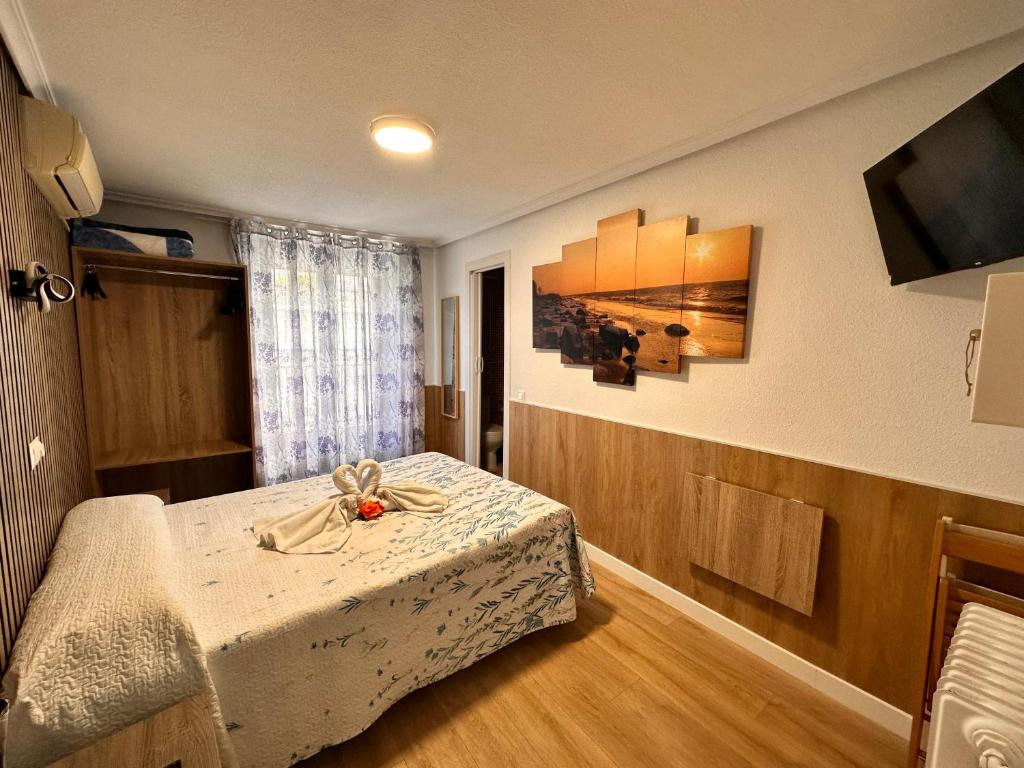 Postel nebo postele na pokoji v ubytování Hostal Rober