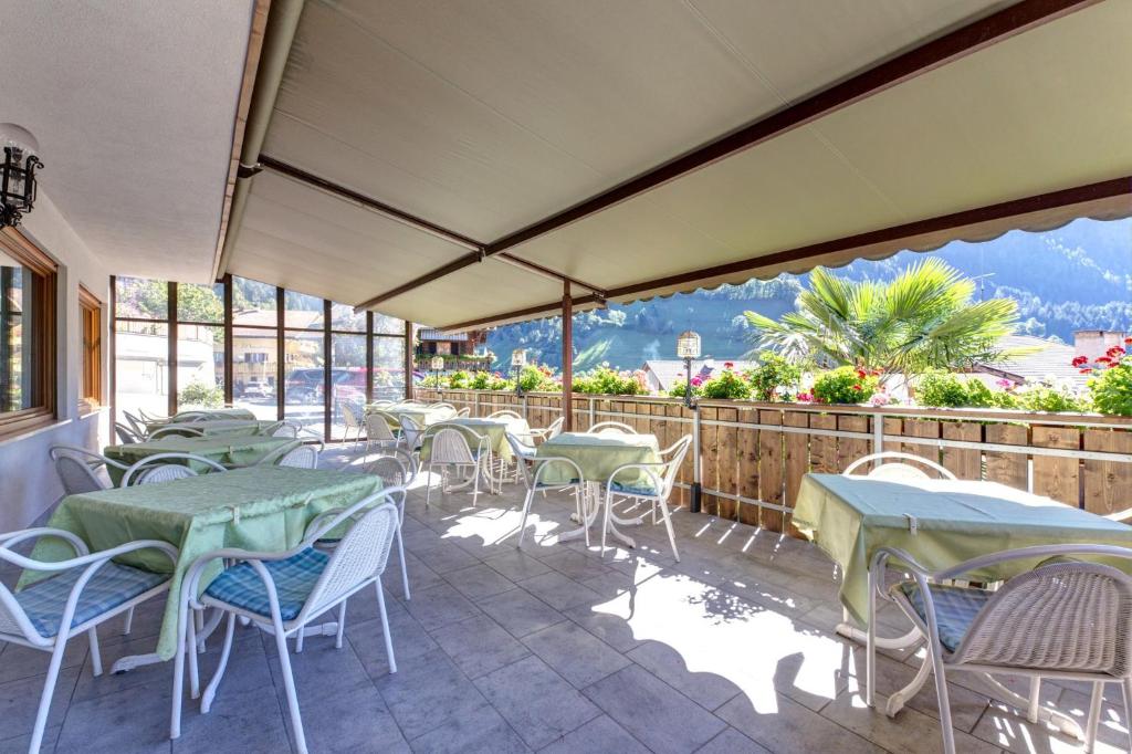 Nespecifikovaný výhled na hory nebo výhled na hory při pohledu z hotelu