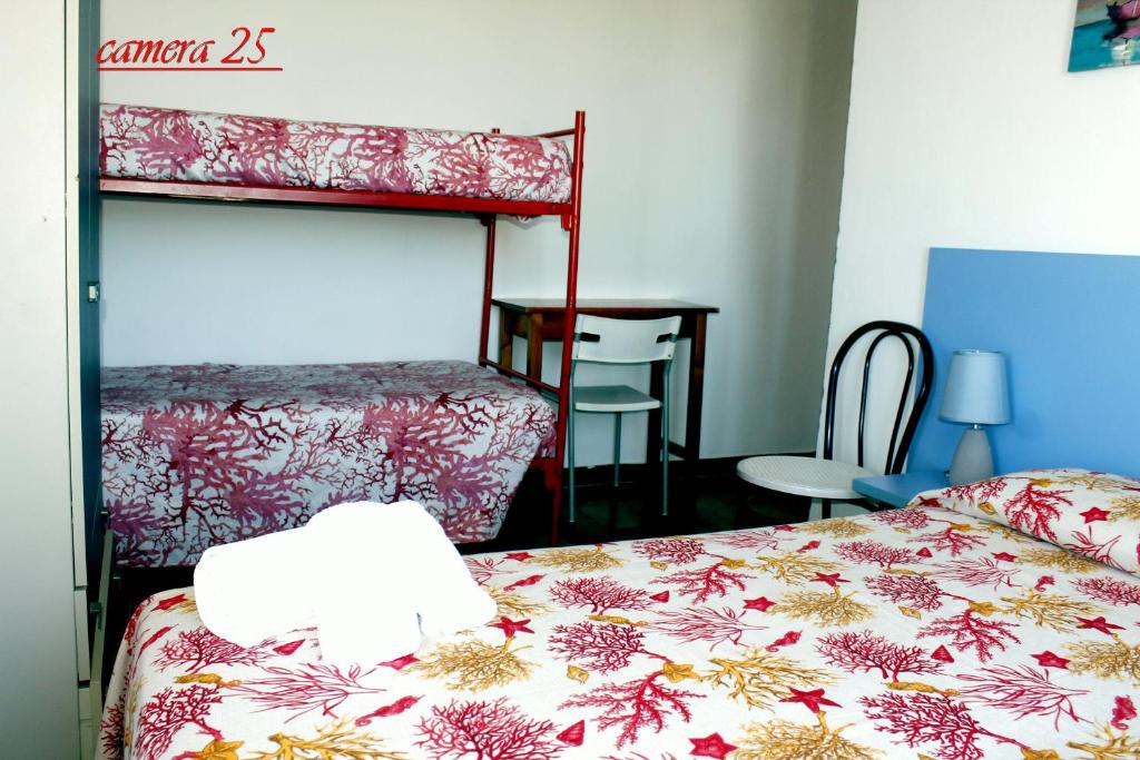 Cardiff Hotel - Chambre Quadruple Économique