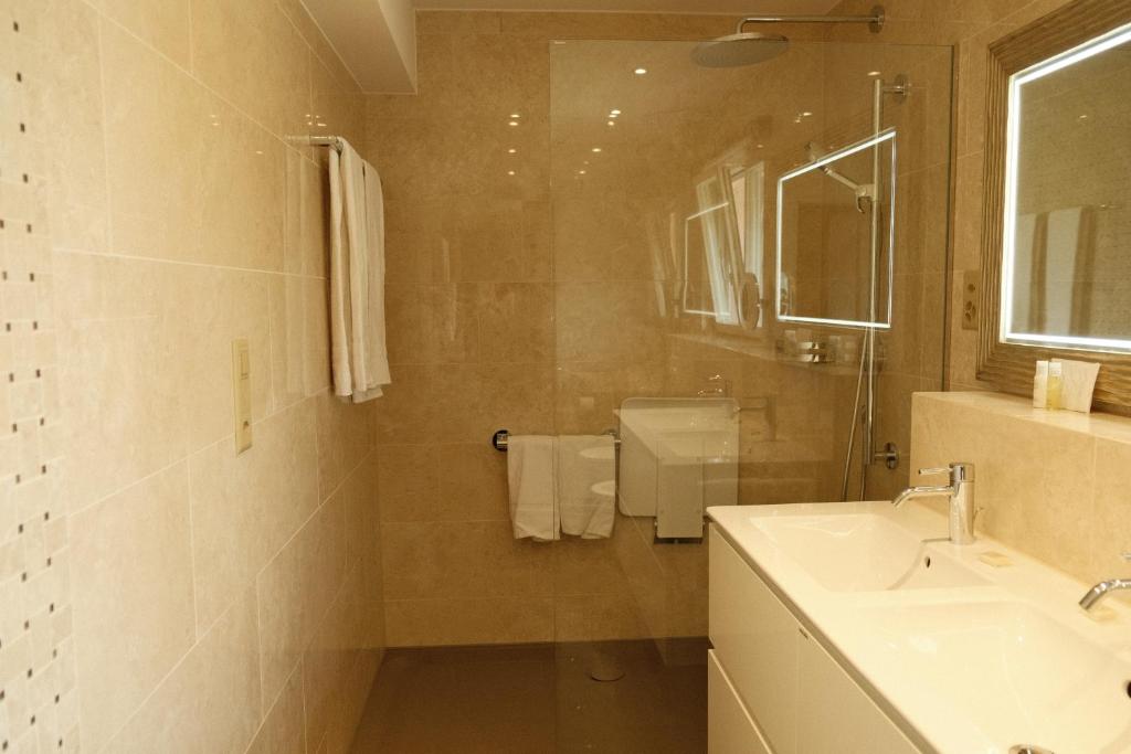 Koupelna v ubytování Hotel Luzernerhof