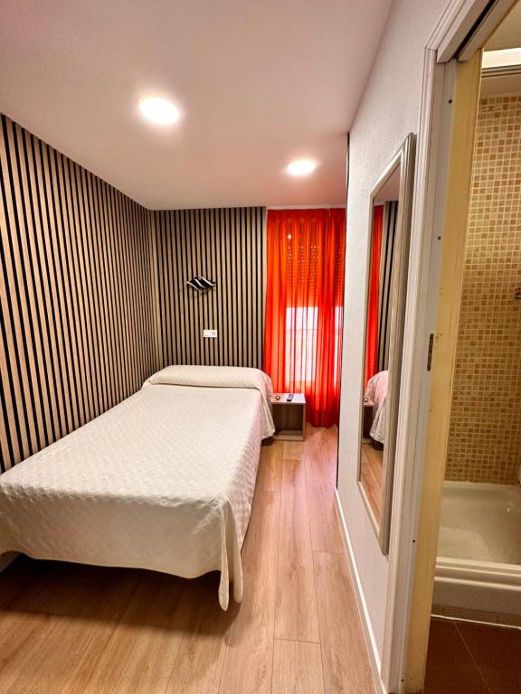 Postel nebo postele na pokoji v ubytování Hostal Rober