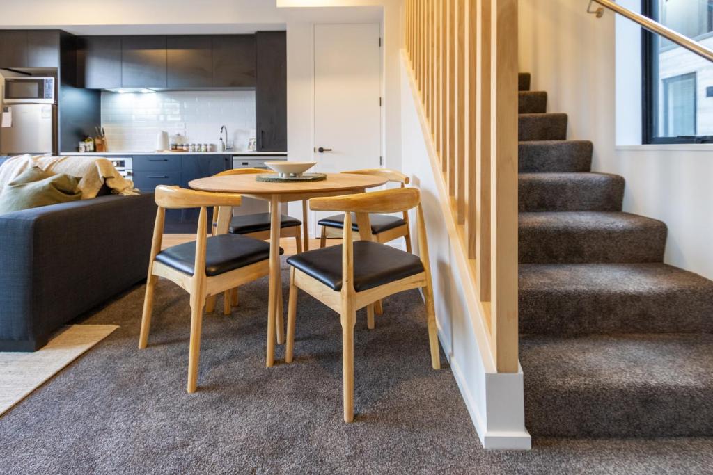 2 Bed, 2 Bath w Sofa Bed - Great Cafes Nearby - Resim 15