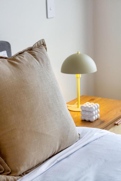 2 Bed, 2 Bath w Sofa Bed - Great Cafes Nearby - Resim 34