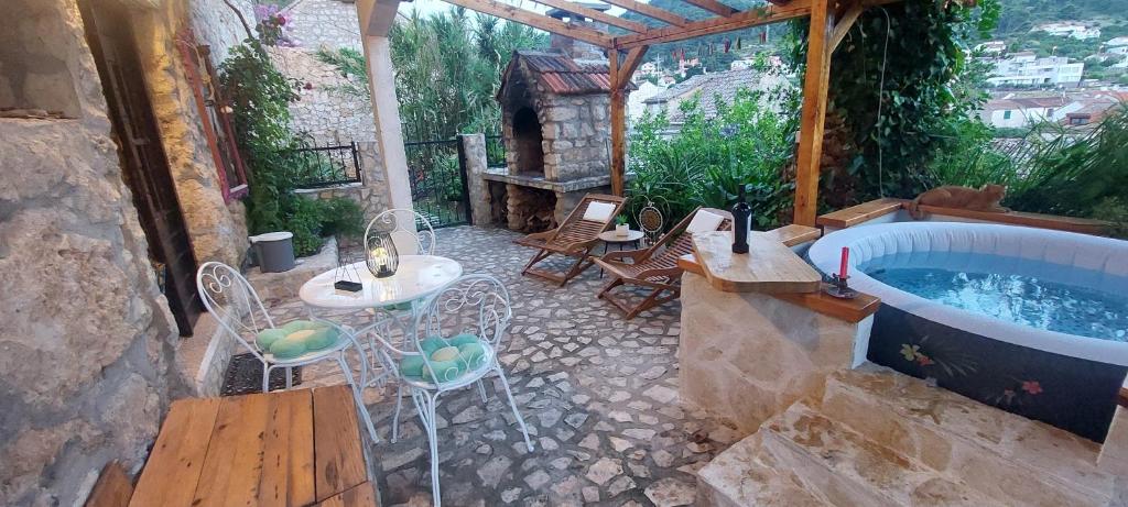 Fotografie z fotogalerie ubytování Taverna -Sunce- with jacuzzi v destinaci Vis