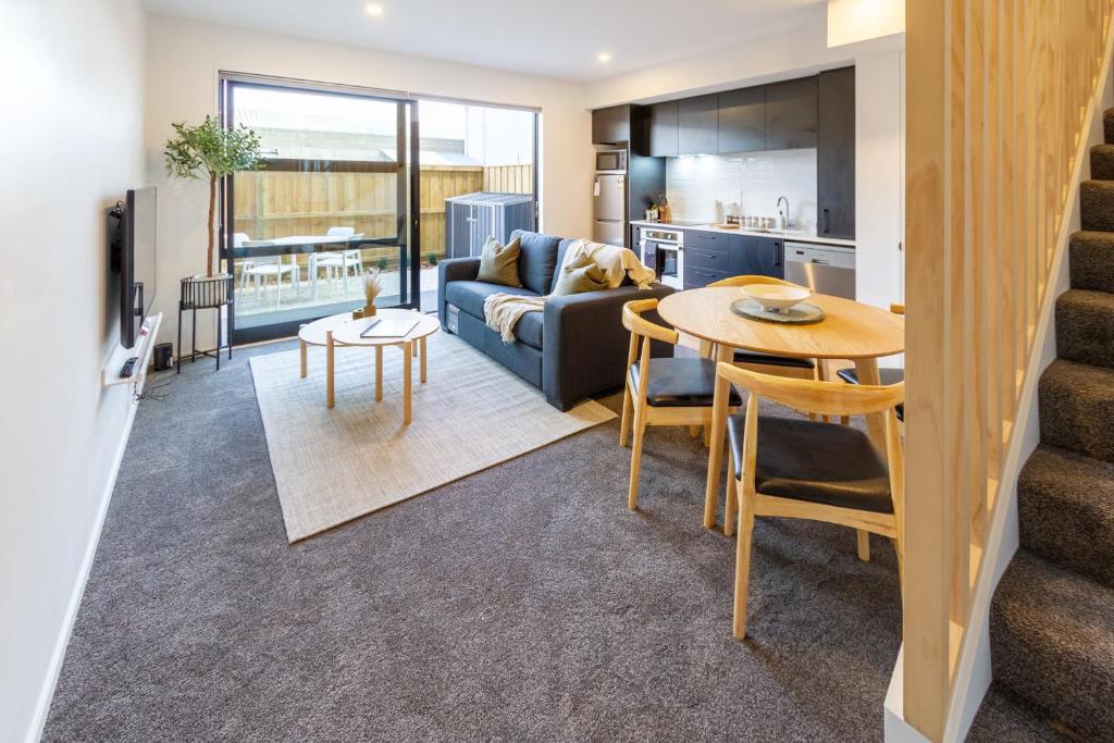 2 Bed, 2 Bath w Sofa Bed - Great Cafes Nearby - Resim 1