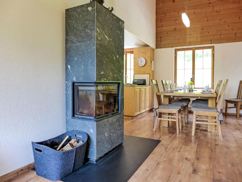 Kuchyň nebo kuchyňský kout v ubytování Apartment Chalet Kibou by Interhome