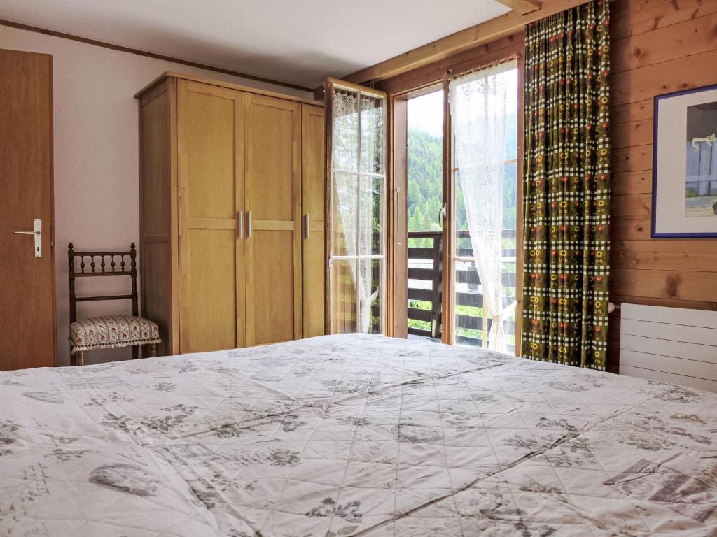 Postel nebo postele na pokoji v ubytování Apartment Chalet Kibou by Interhome