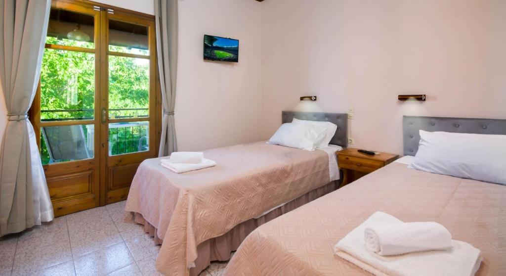 Postel nebo postele na pokoji v ubytování Chrysanthy Apartments