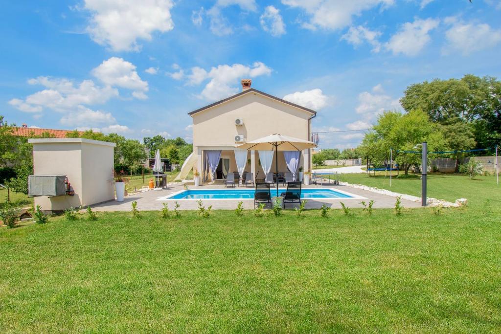 Πισίνα στο ή κοντά στο Villa Ondine with 3 bedrooms in Istrien