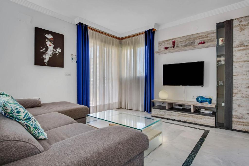 Televízia a/alebo spoločenská miestnosť v ubytovaní Edificio Granada by IVI Real Estate