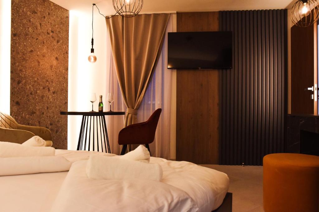 Postel nebo postele na pokoji v ubytování JR Piran B&B