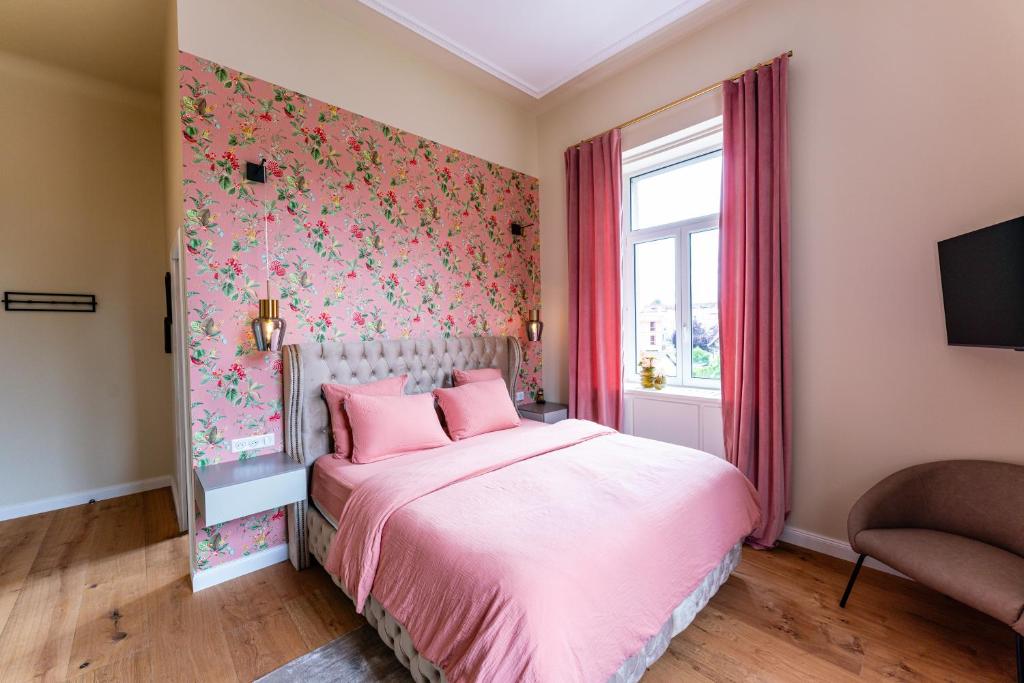 Postel nebo postele na pokoji v ubytování Villa Magnolia Wissembourg