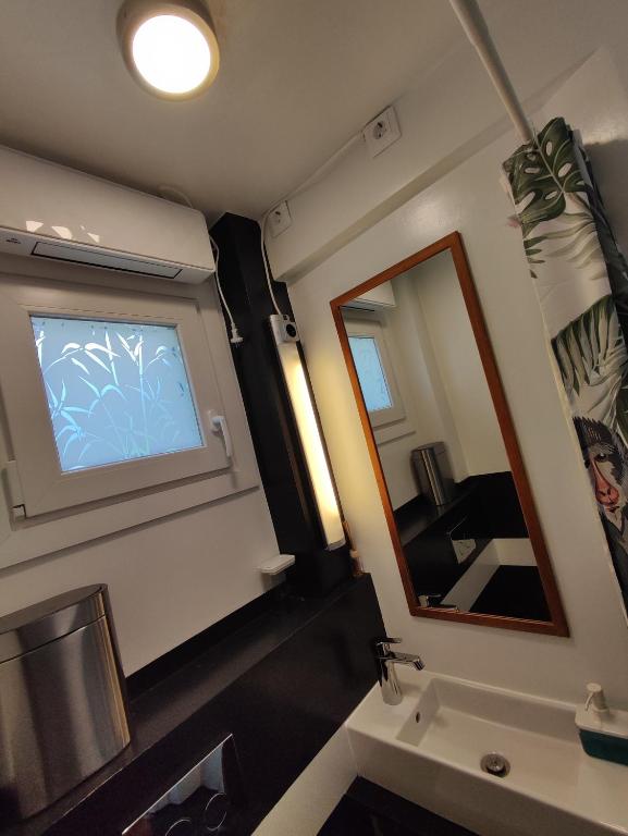TV a/nebo společenská místnost v ubytování Levélke Mini Apartman