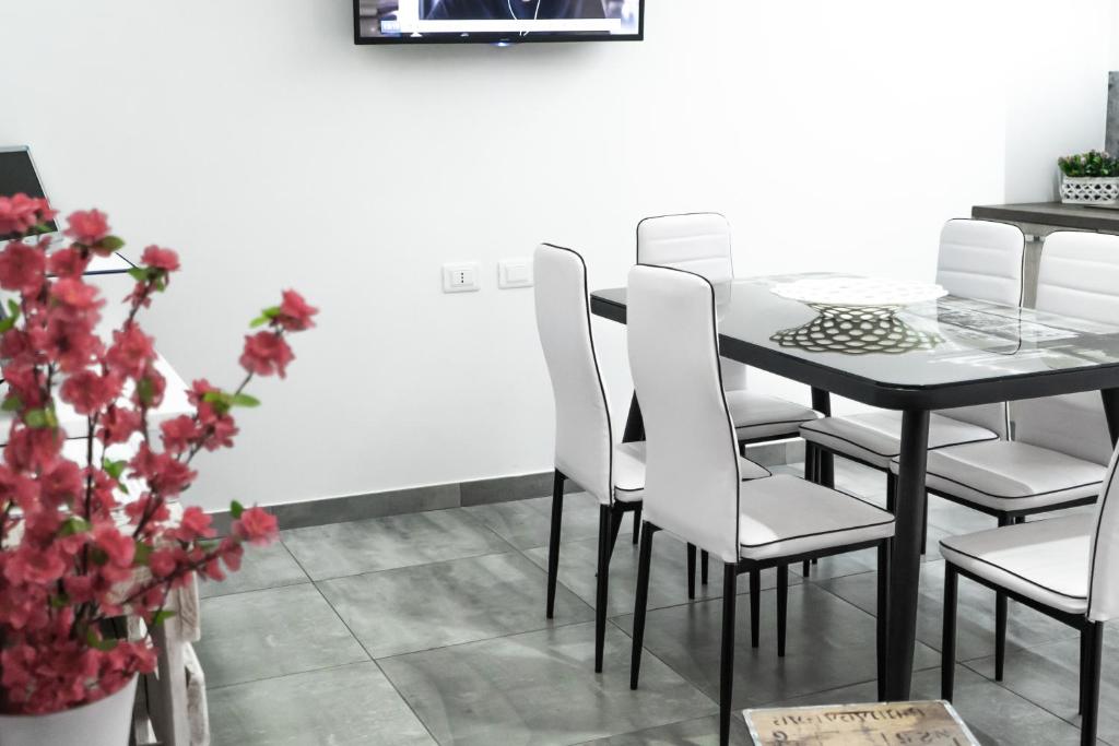 Telewizja i/lub zestaw kina domowego w obiekcie Four Winds B&B