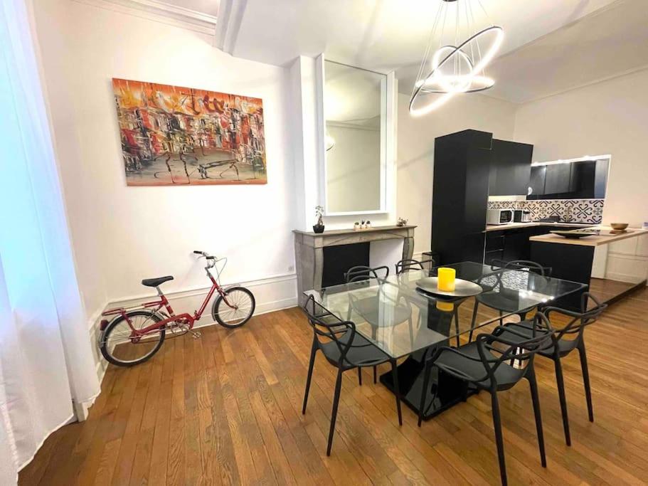 Η κουζίνα ή μικρή κουζίνα στο Bel appartement préfecture