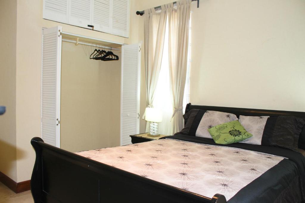 Postel nebo postele na pokoji v ubytování Eclipse Suite Guest Apartment