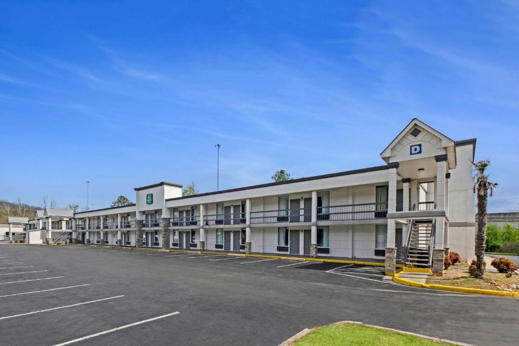 an empty parking lot in front of a building at Quality Inn in Dalton