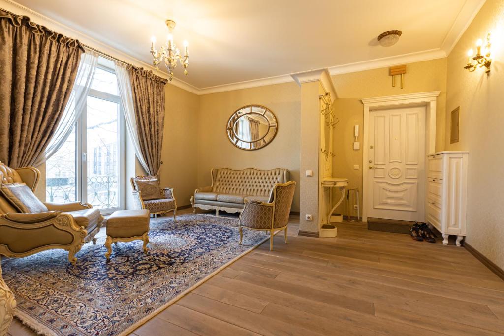 a living room with a couch and chairs at Sofijos apartamentai in Klaipėda