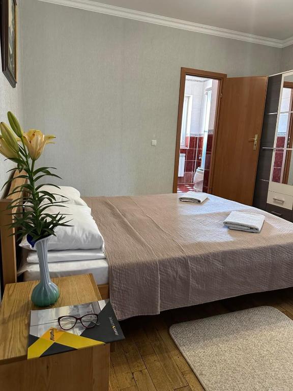 Postel nebo postele na pokoji v ubytování Гранд Хостел