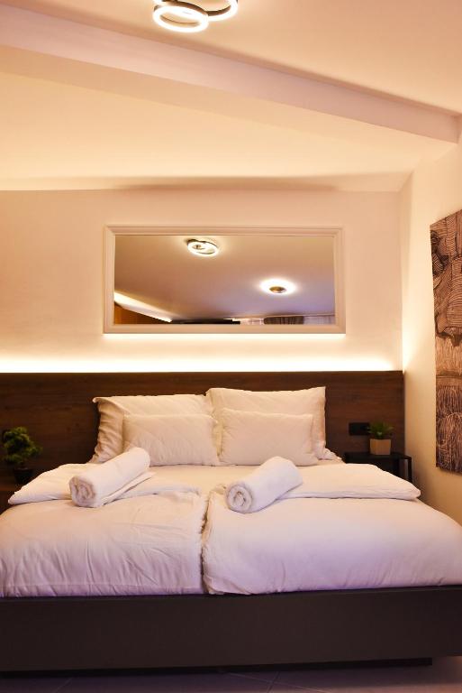 Postel nebo postele na pokoji v ubytování JR Piran B&B