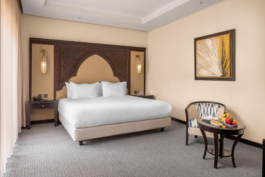 Postel nebo postele na pokoji v ubytování Grand Plaza Marrakech